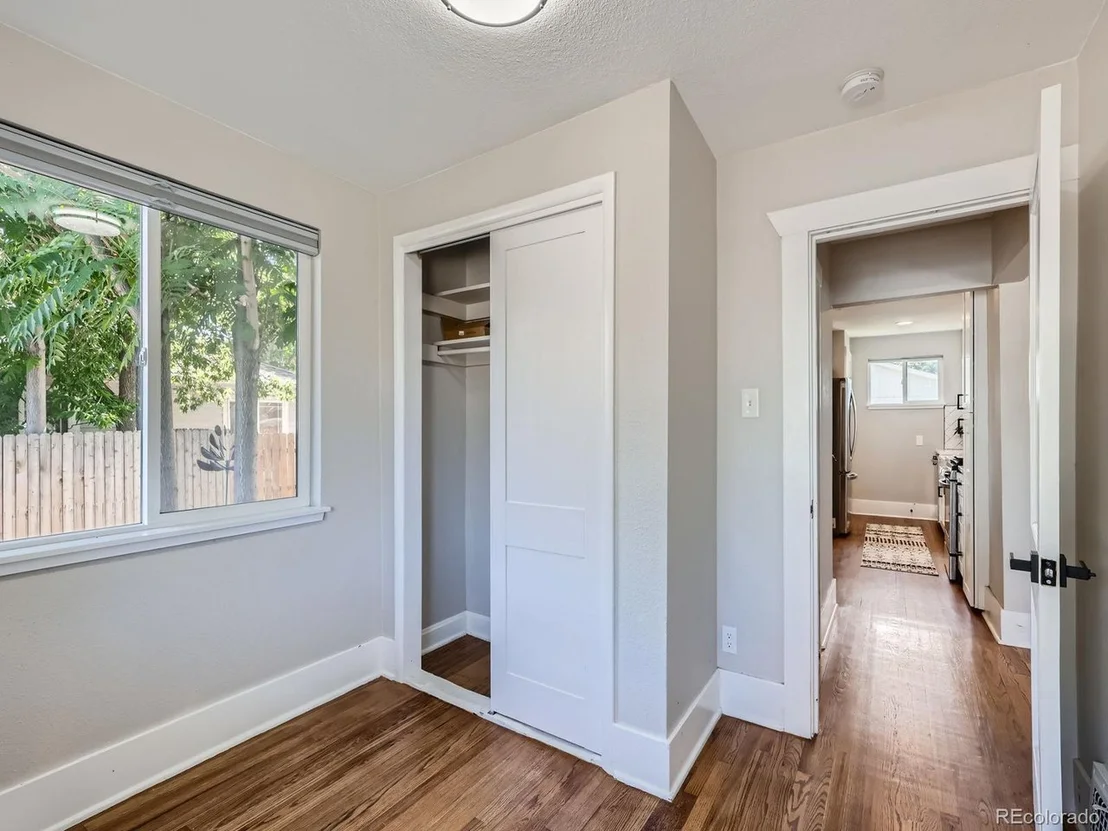 Photo of 4855 King St