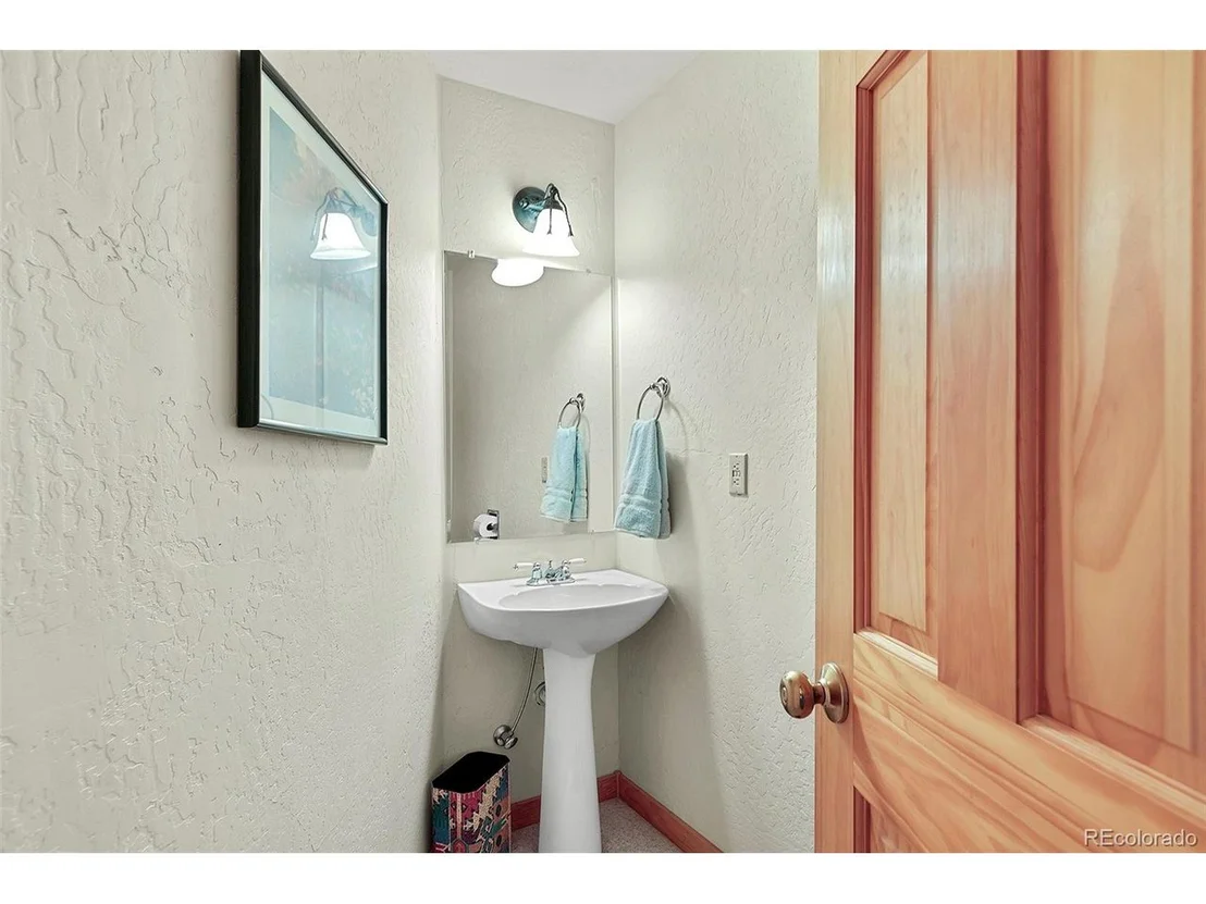 Photo of 212 Fairview Blvd