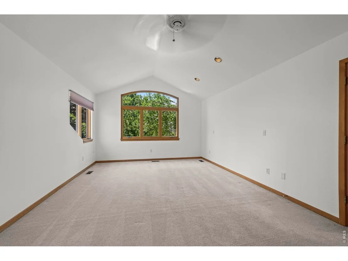 Photo of 1001 Utica Cir