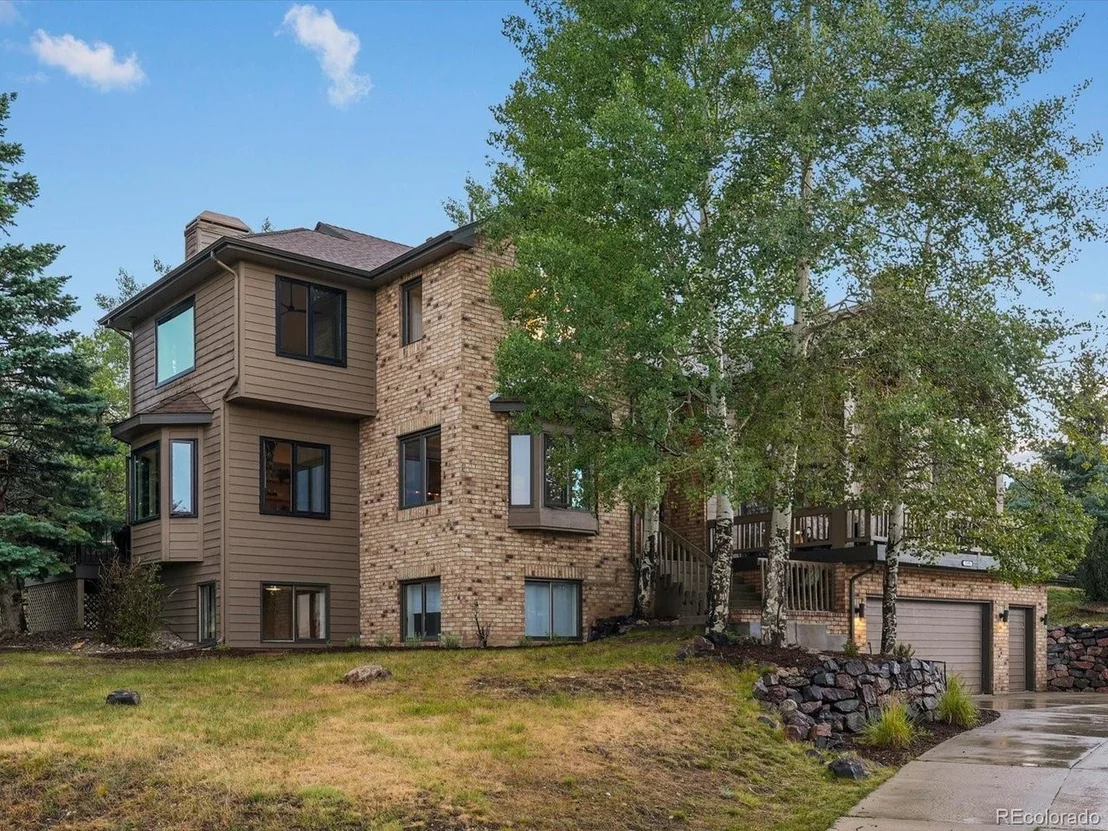 Photo of 2395 Pine Tree Ln