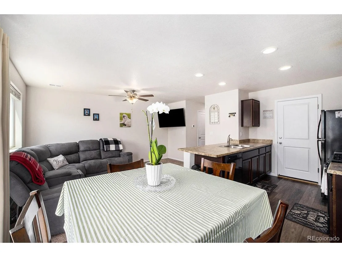 Photo of 47342 Iris Ave