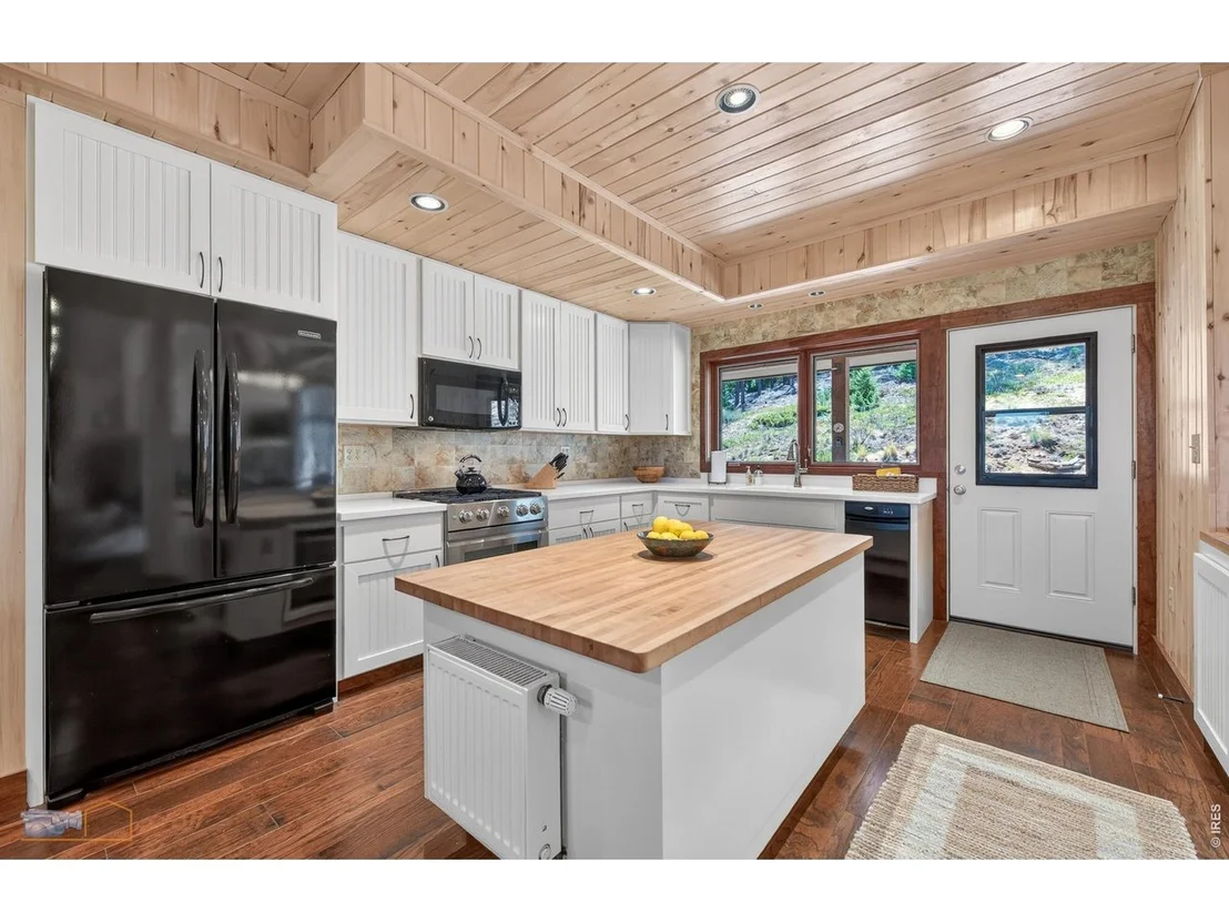 Photo of 942 Spruce Dr