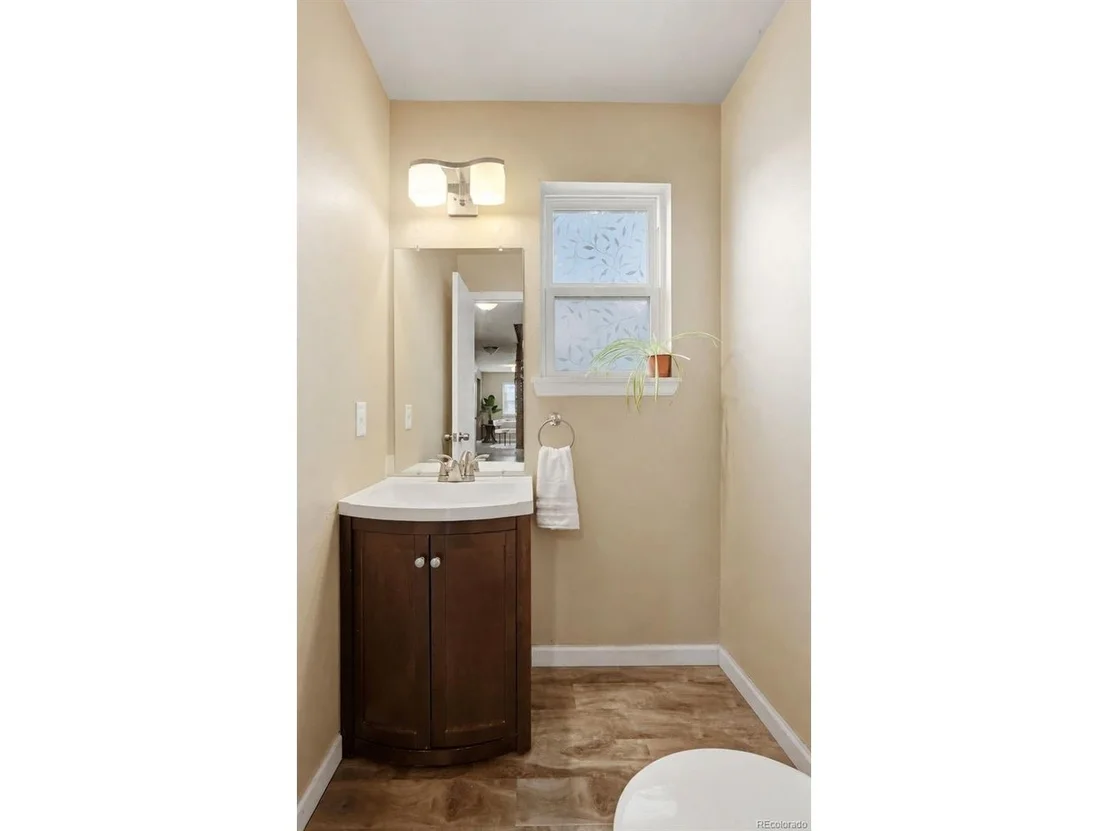 Photo of 1060 Downing Way