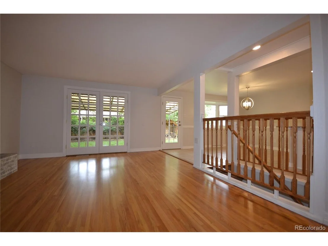 Photo of 6883 Oak Way