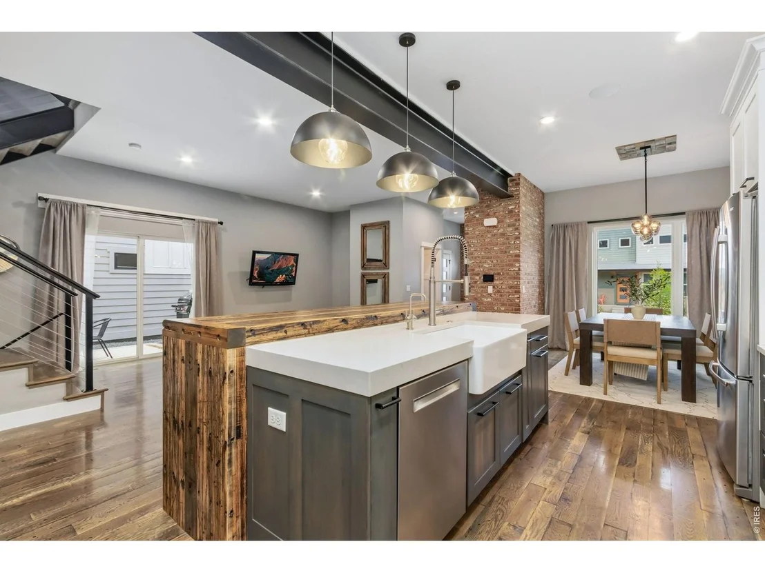 Photo of 345 Pascal St