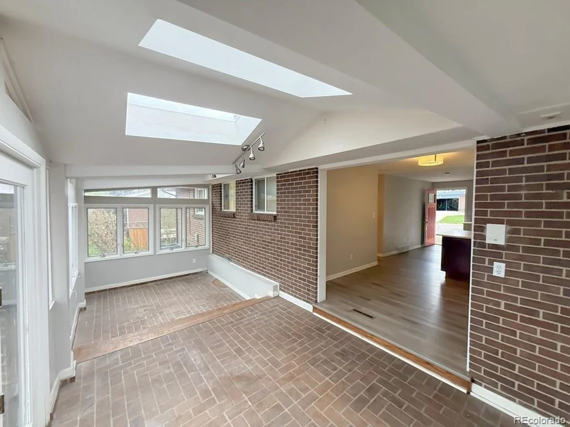 Photo of 562 W Easter Ave