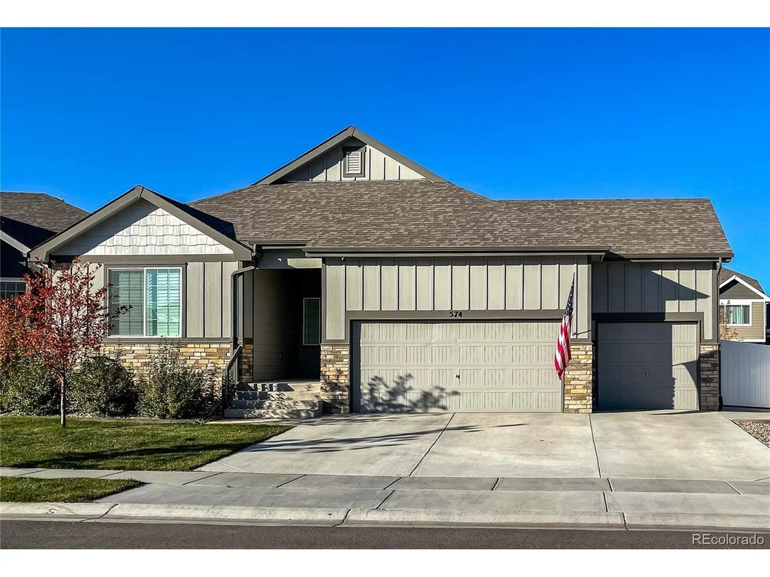 Photo of 574 Ellingwood Pointe Dr