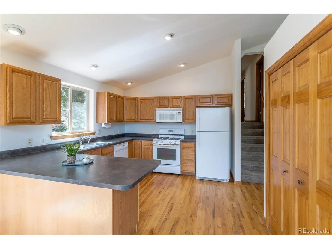 Photo of 1052 S Pine Dr