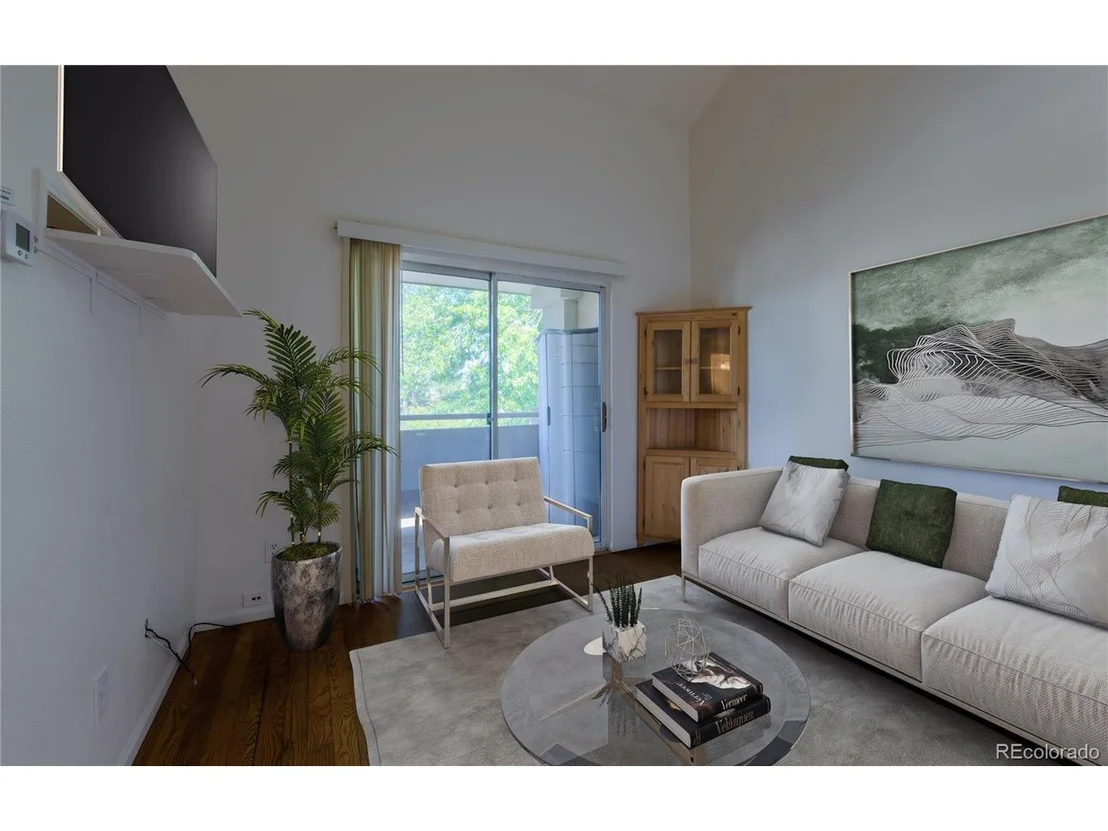 Photo of Unit 204 at 935 Broadway