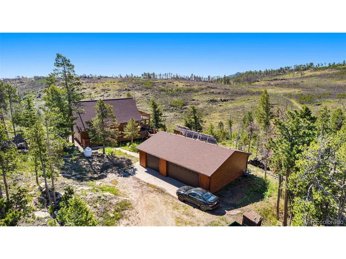 Photo of 1075 Meadows Dr