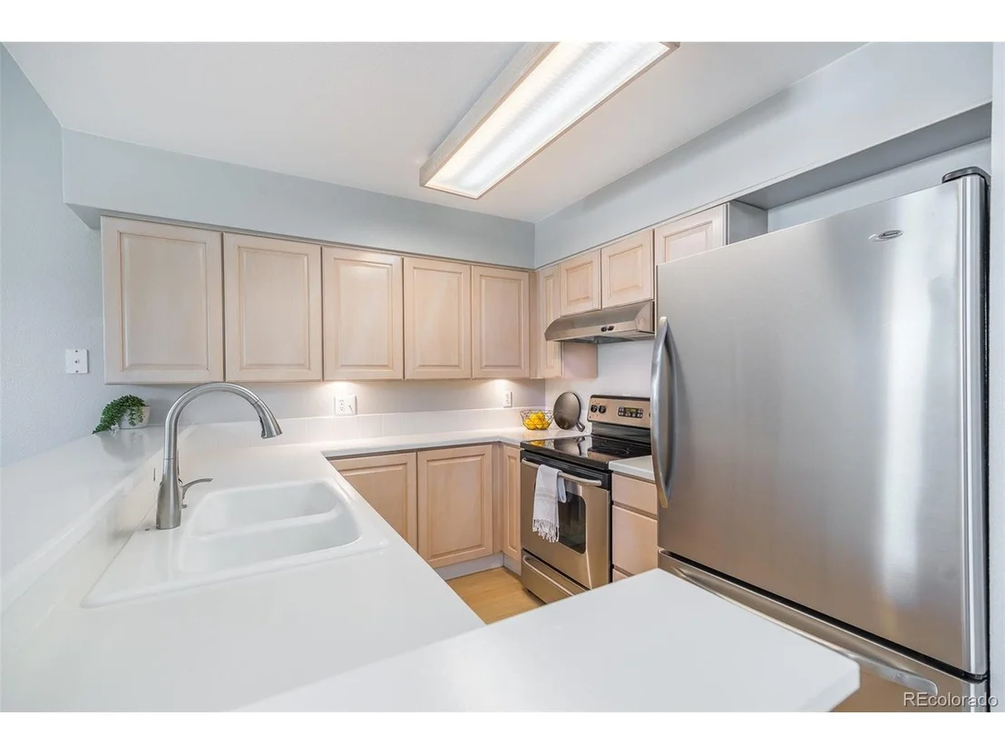 Photo of Unit 3077207 at 3077 29th St