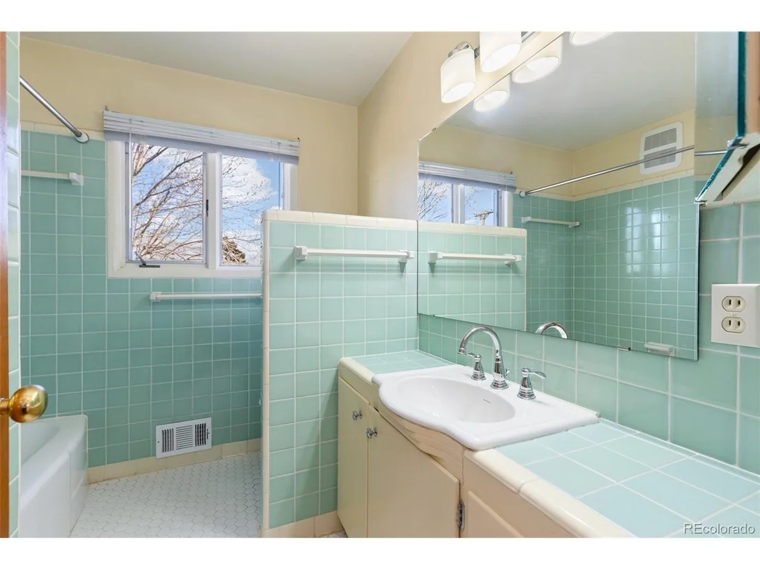 Photo of 2318 Sunset Ln