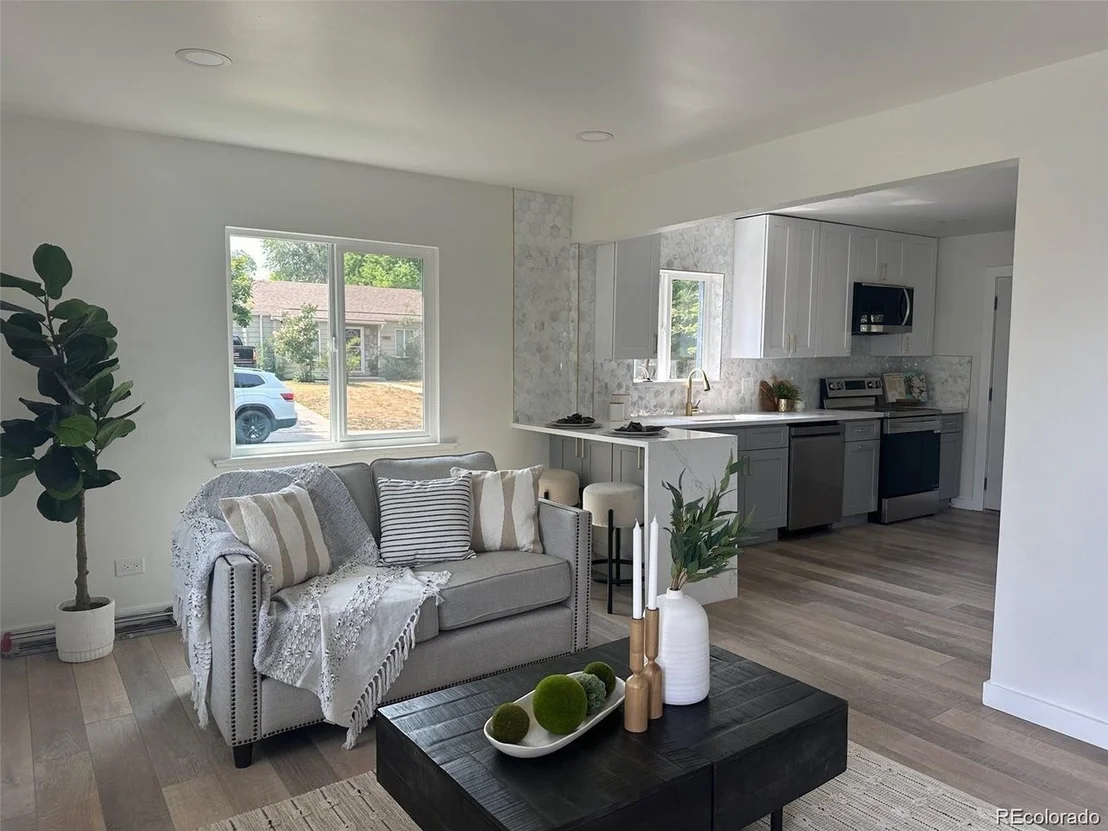 Photo of 1395 W Custer Pl