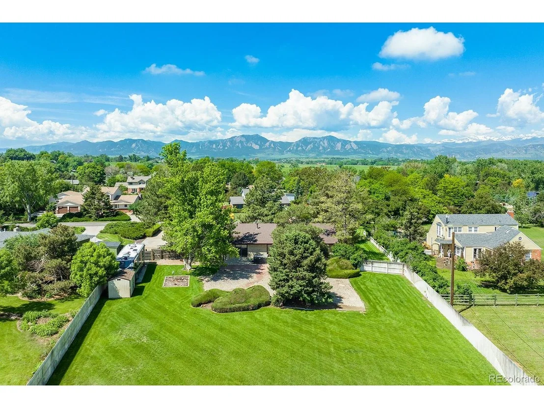 Photo of 2240 Champlain Dr