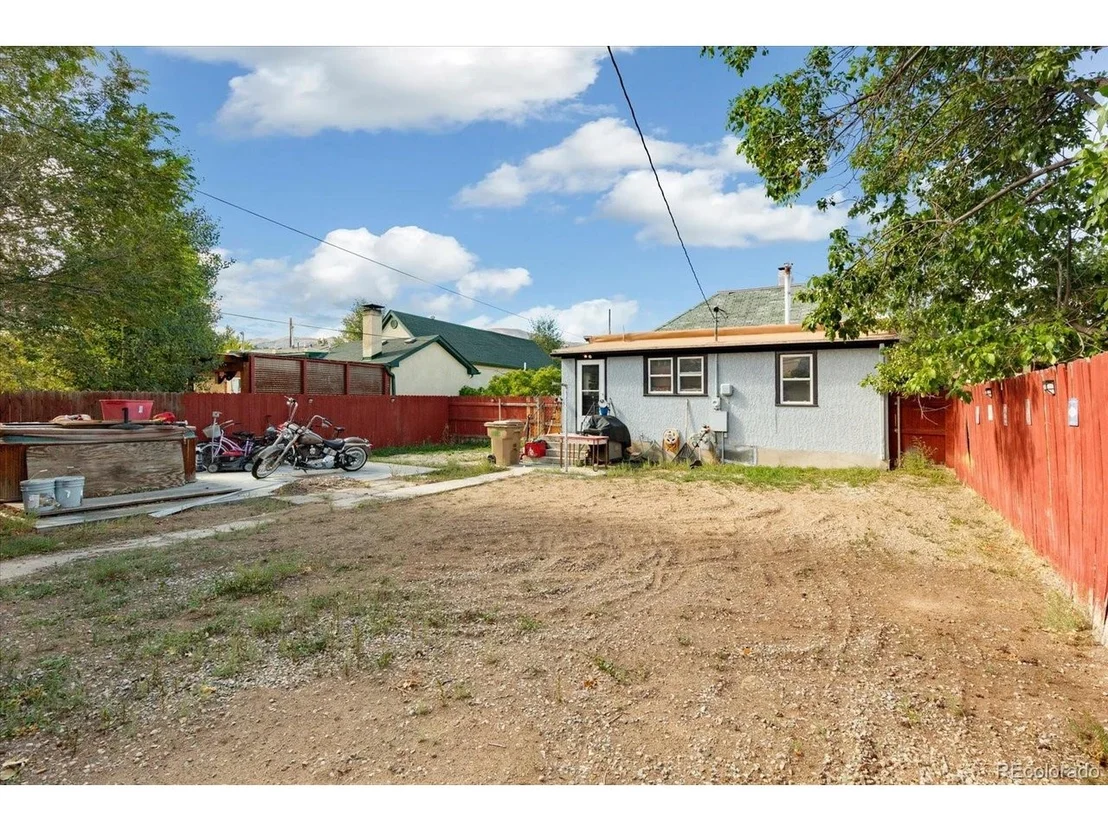 Photo of 622 W 2nd St