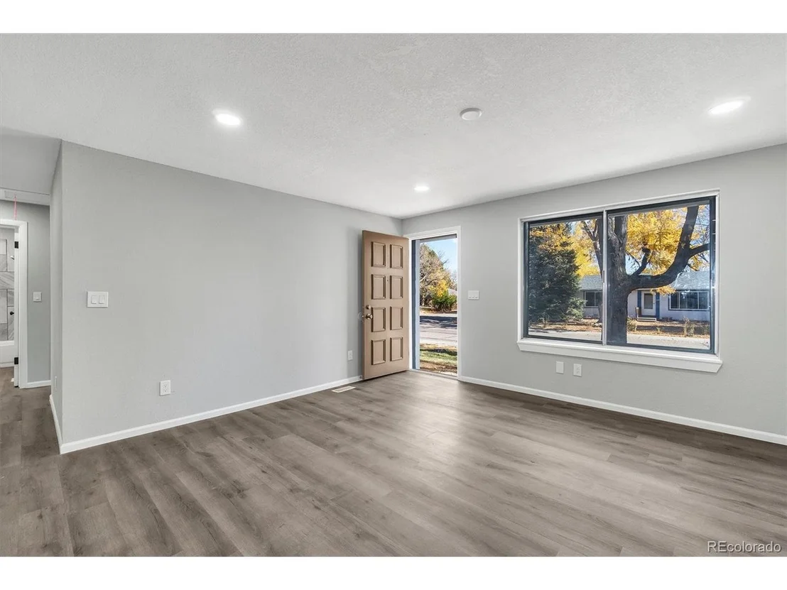 Photo of 6735 Jay St
