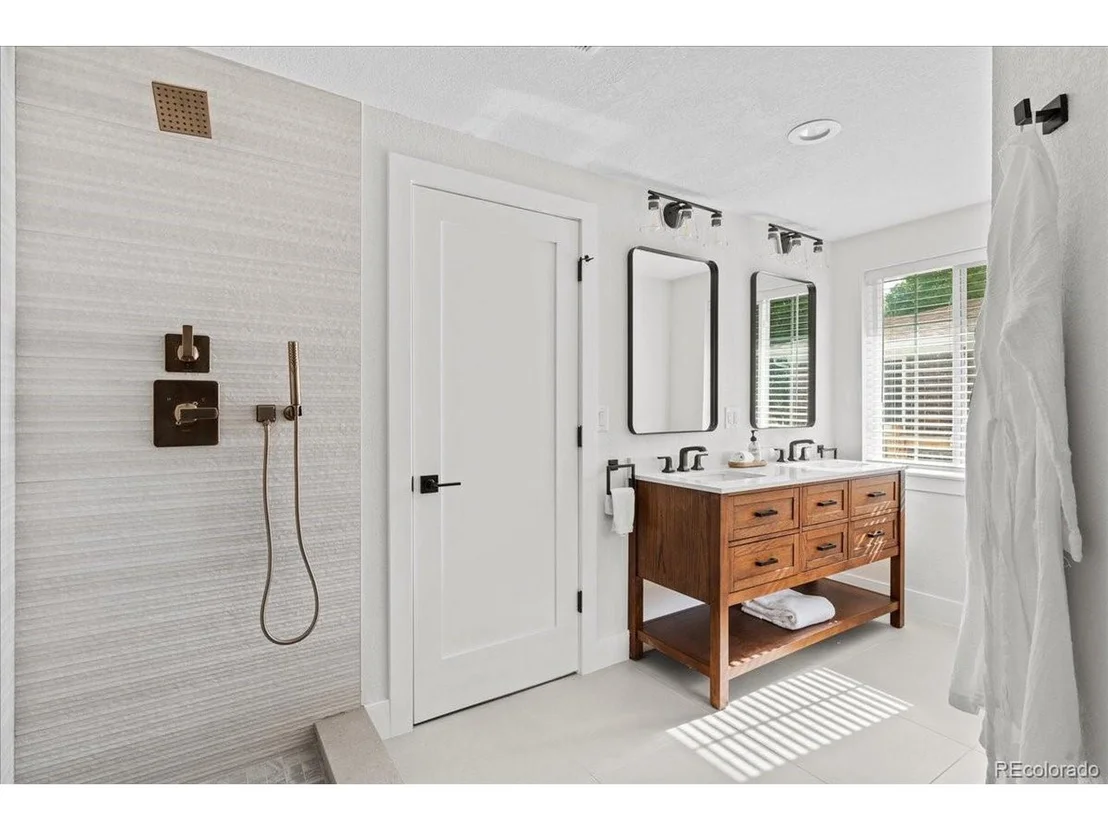 Photo of 5500 Holland Dr