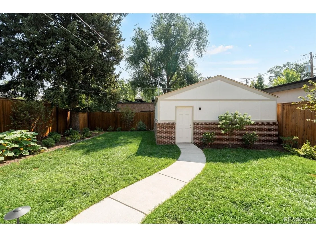 Photo of 2068 Jasmine St