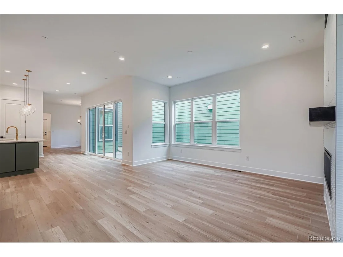 Photo of 948 Promenade Dr