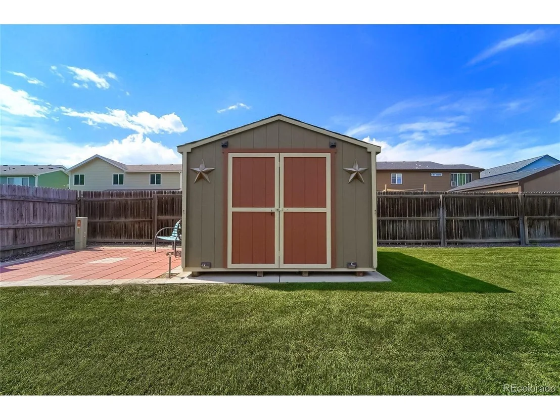 Photo of 7233 Foothill St
