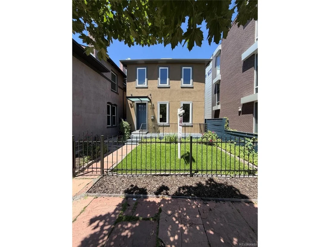 Photo of 2521 Lawrence St