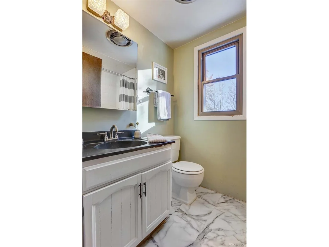 Photo of 155 Pinon Cir
