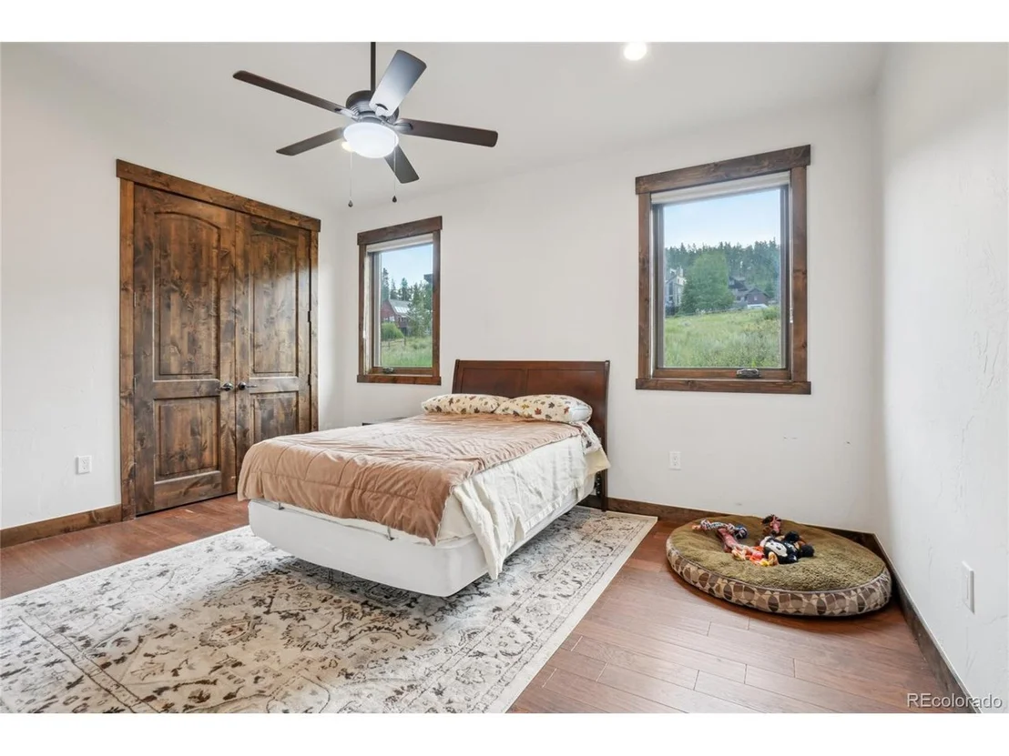 Photo of 152 Fairview Blvd