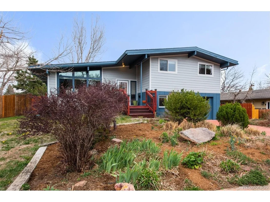 Photo of 2855 Carnegie Dr