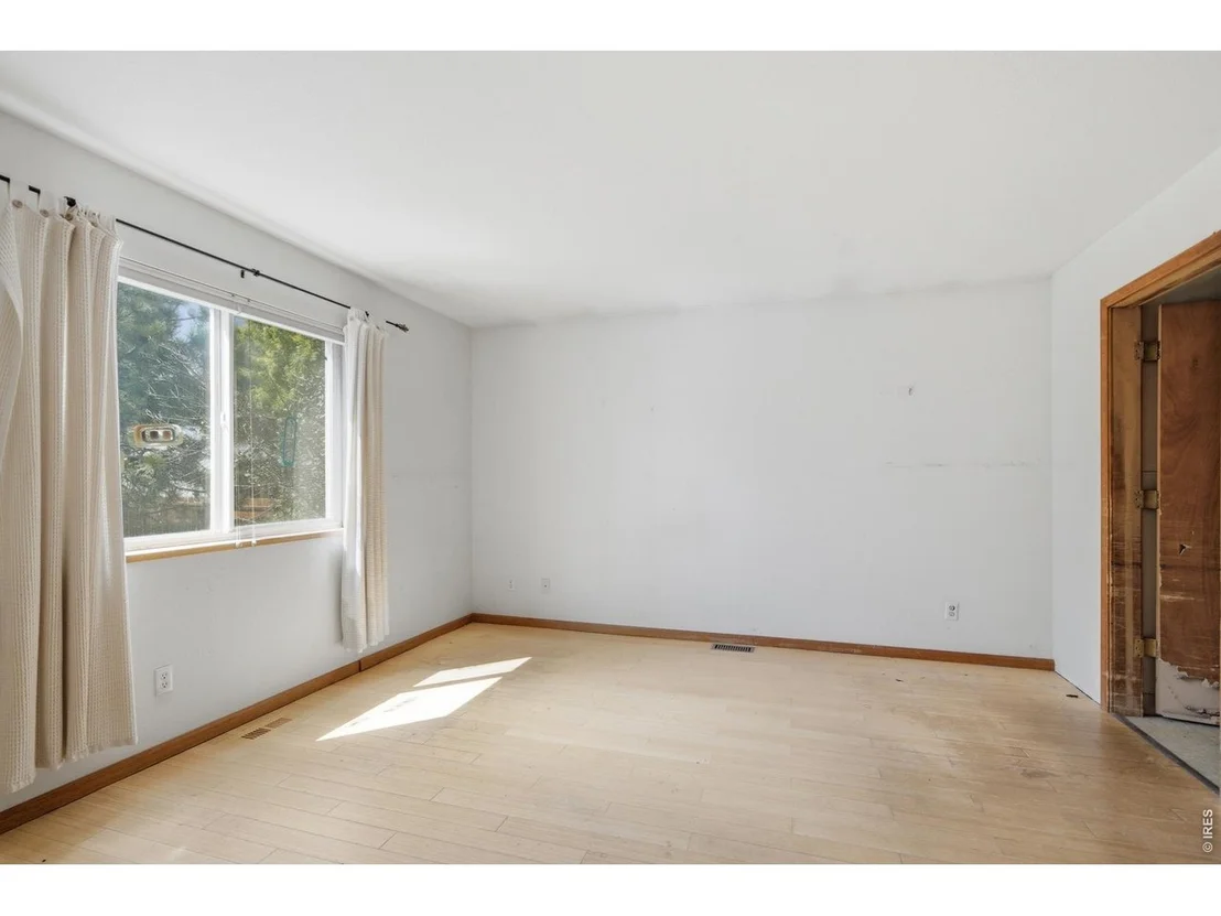 Photo of 347 Walnut Dr
