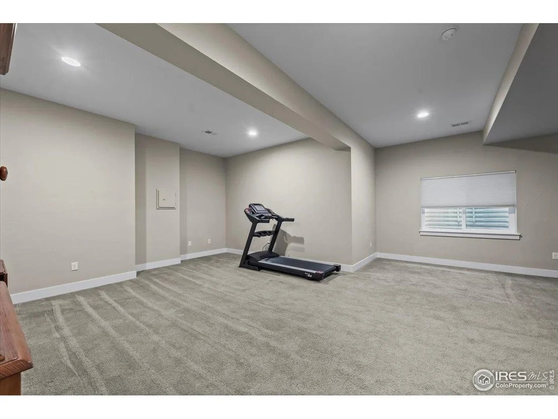 Photo of 2827 Twin Lakes Cir