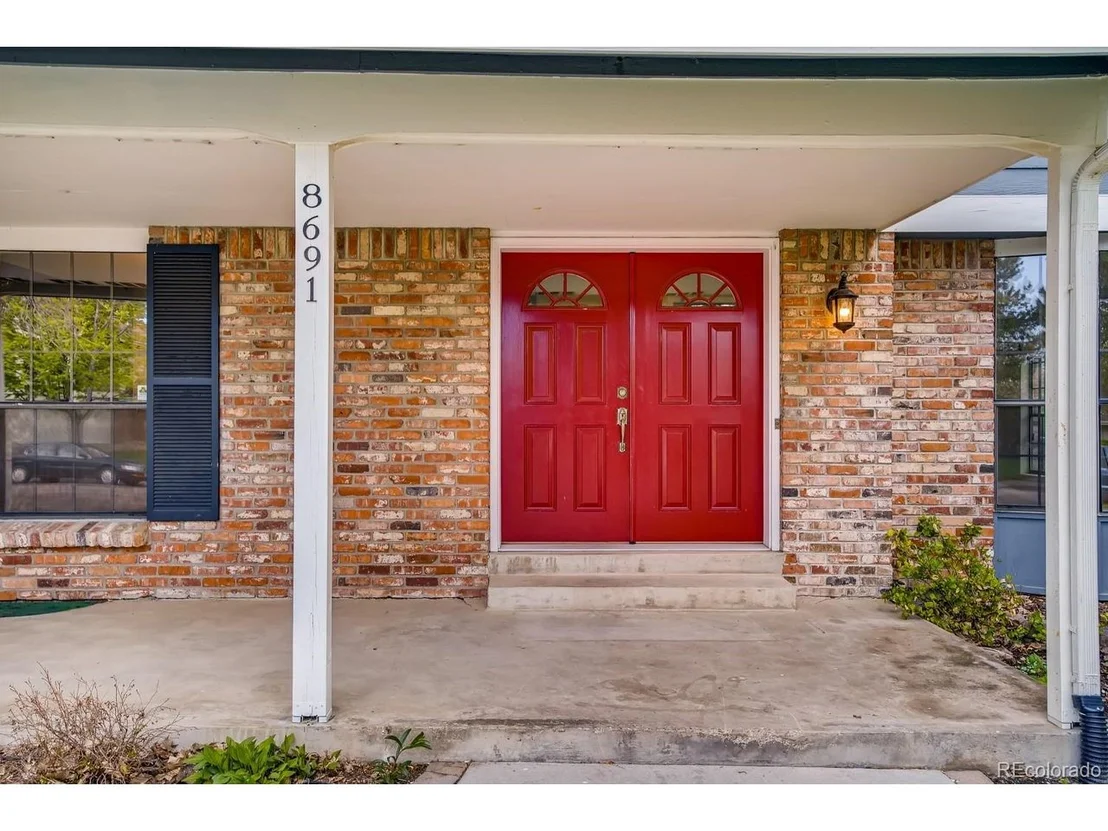 Photo of 8691 Iris St