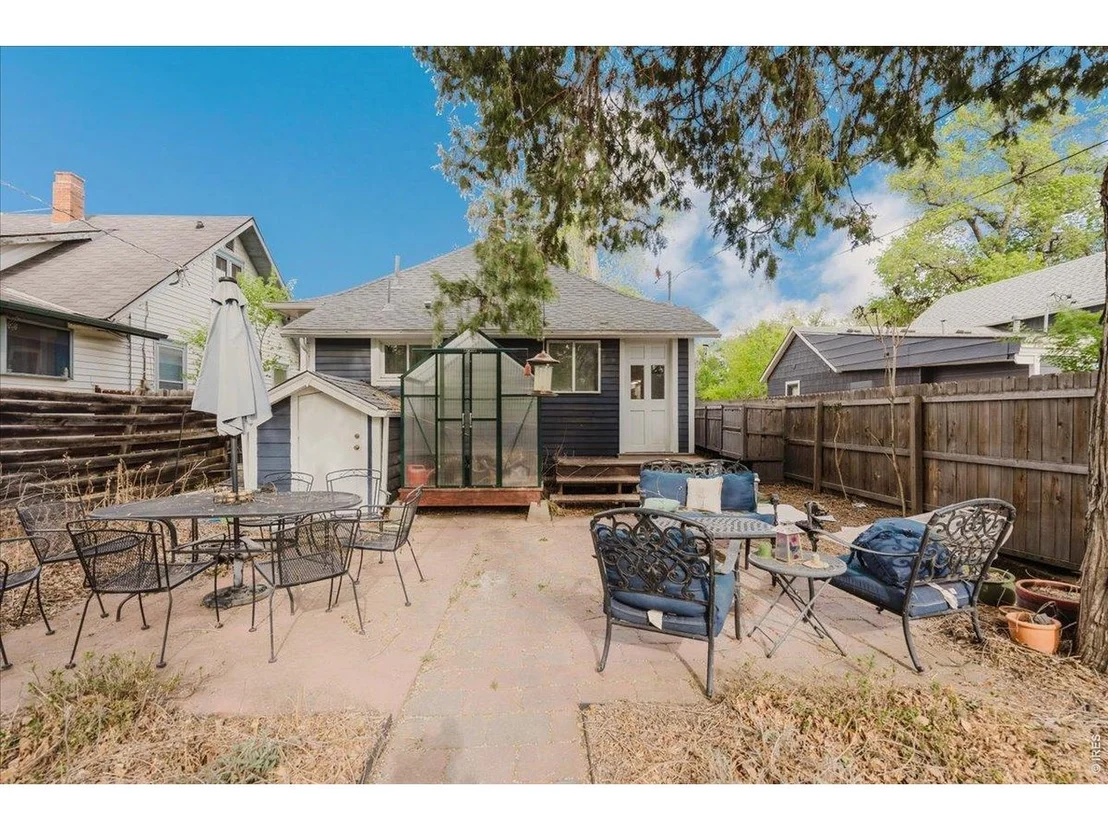 Photo of 443 Baker St