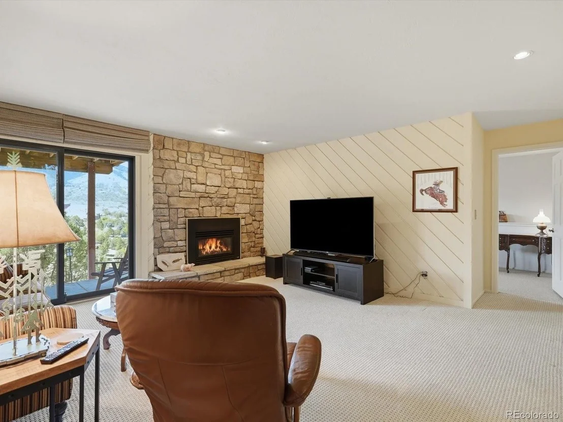 Photo of 5961 Crestbrook Dr