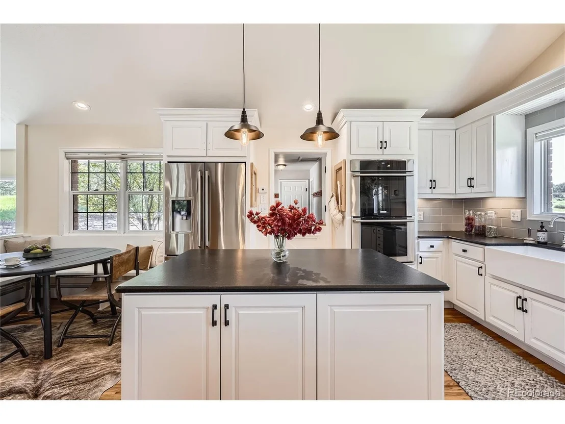 Photo of 6685 Chalet Cir