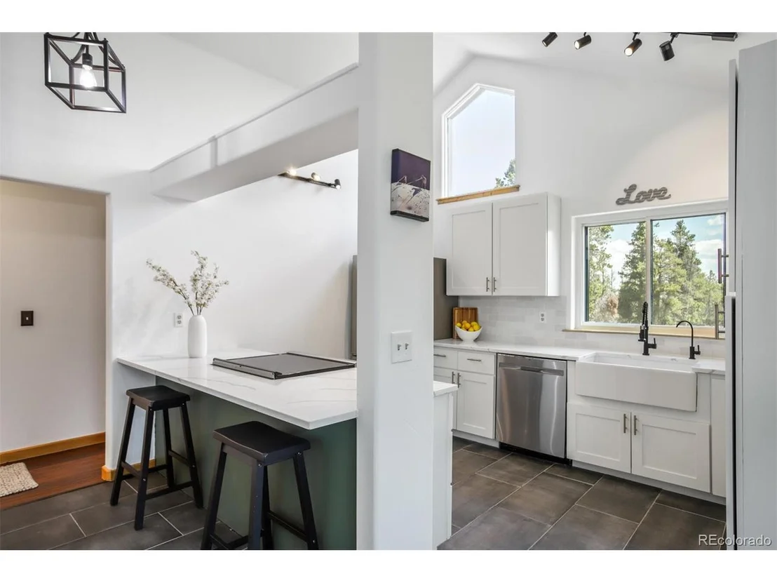 Photo of 1110 Circle 73