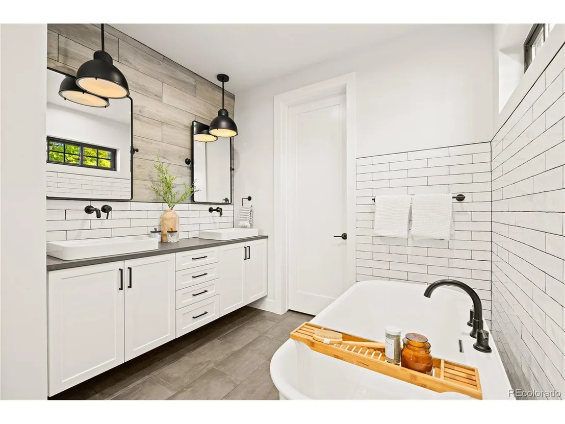 Photo of 3920 Stuart