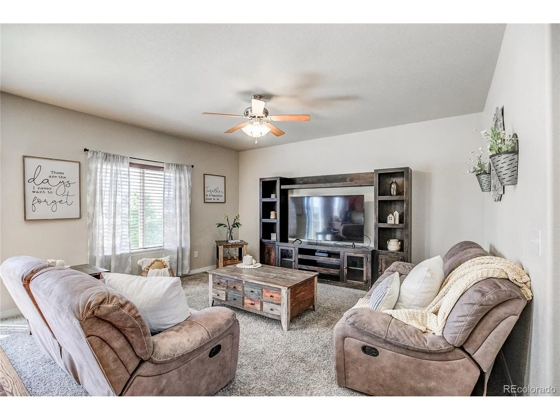 Photo of 669 N 16th Way