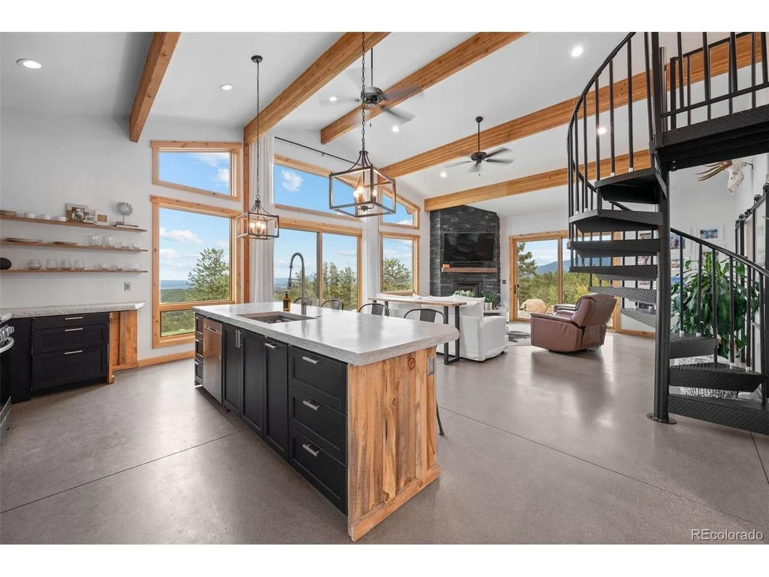 Photo of 150 Summit Dr