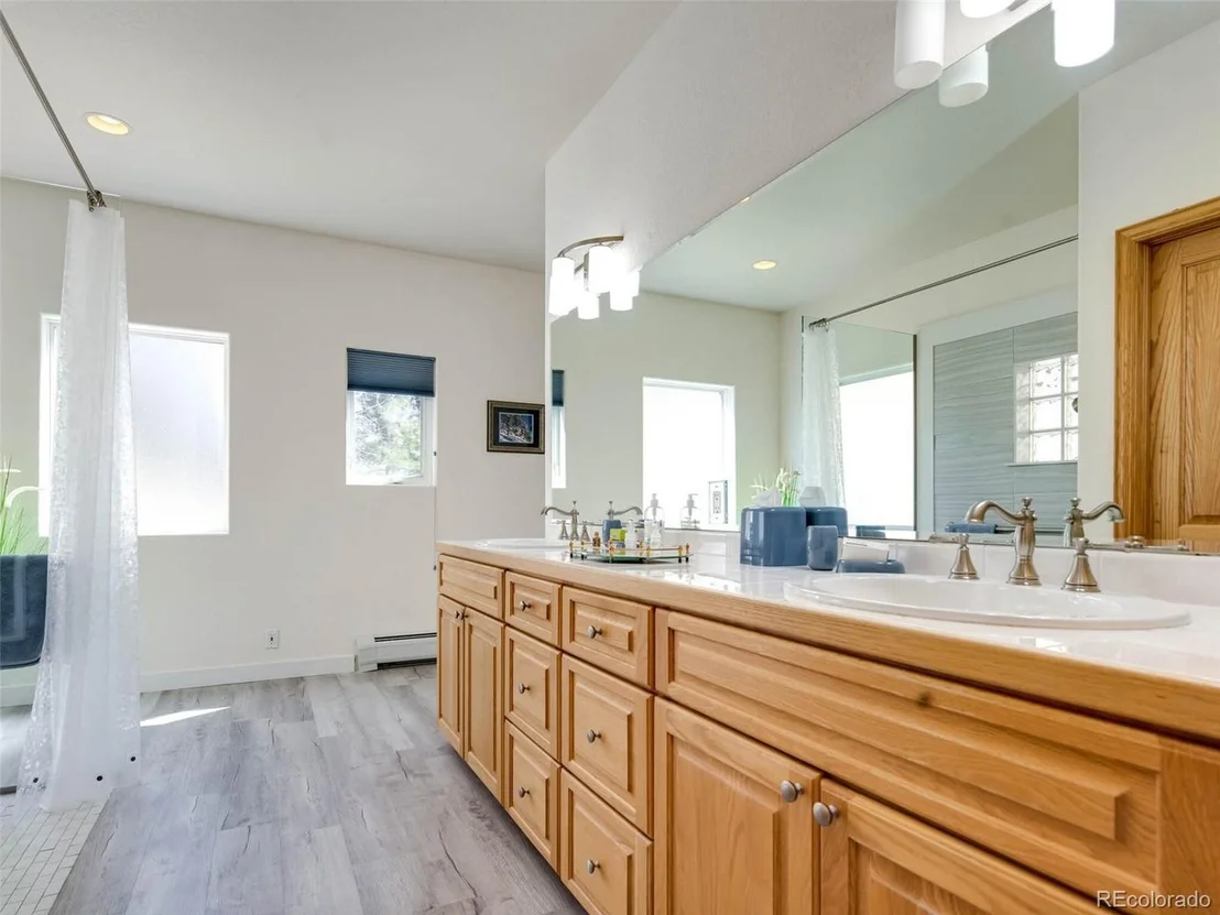 Photo of 180 Nuthatch Rd