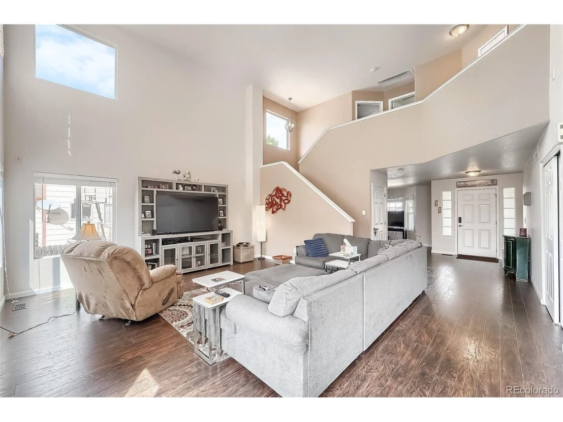 Photo of 7233 Foothill St
