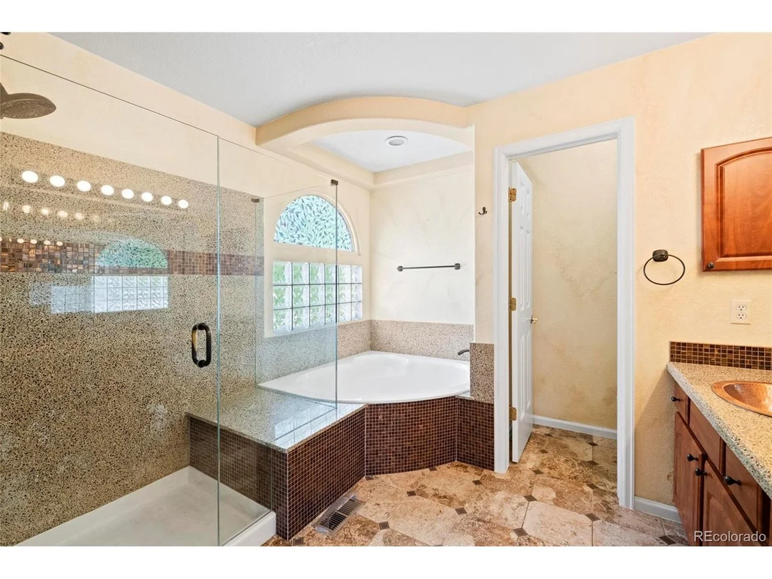 Photo of 6846 Edgewood Way