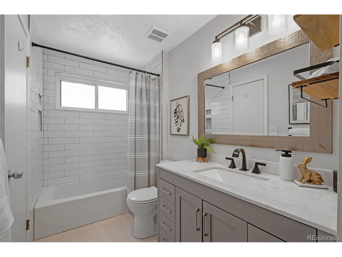 Photo of 5933 W 75th Ave