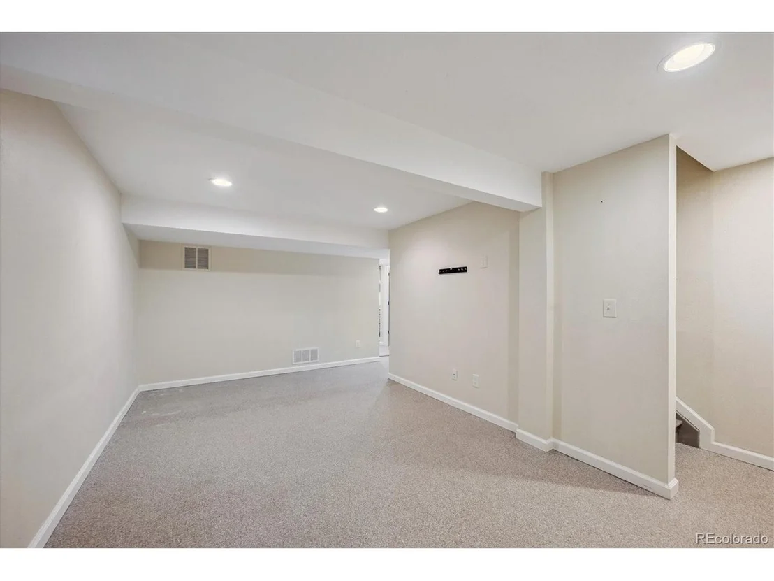 Photo of 6687 Devinney Ct