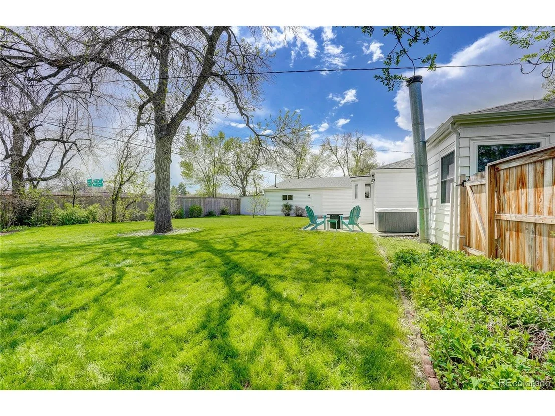 Photo of 7370 Broadview Dr