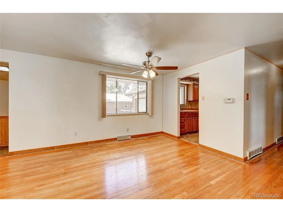 Photo of 5993 Field St