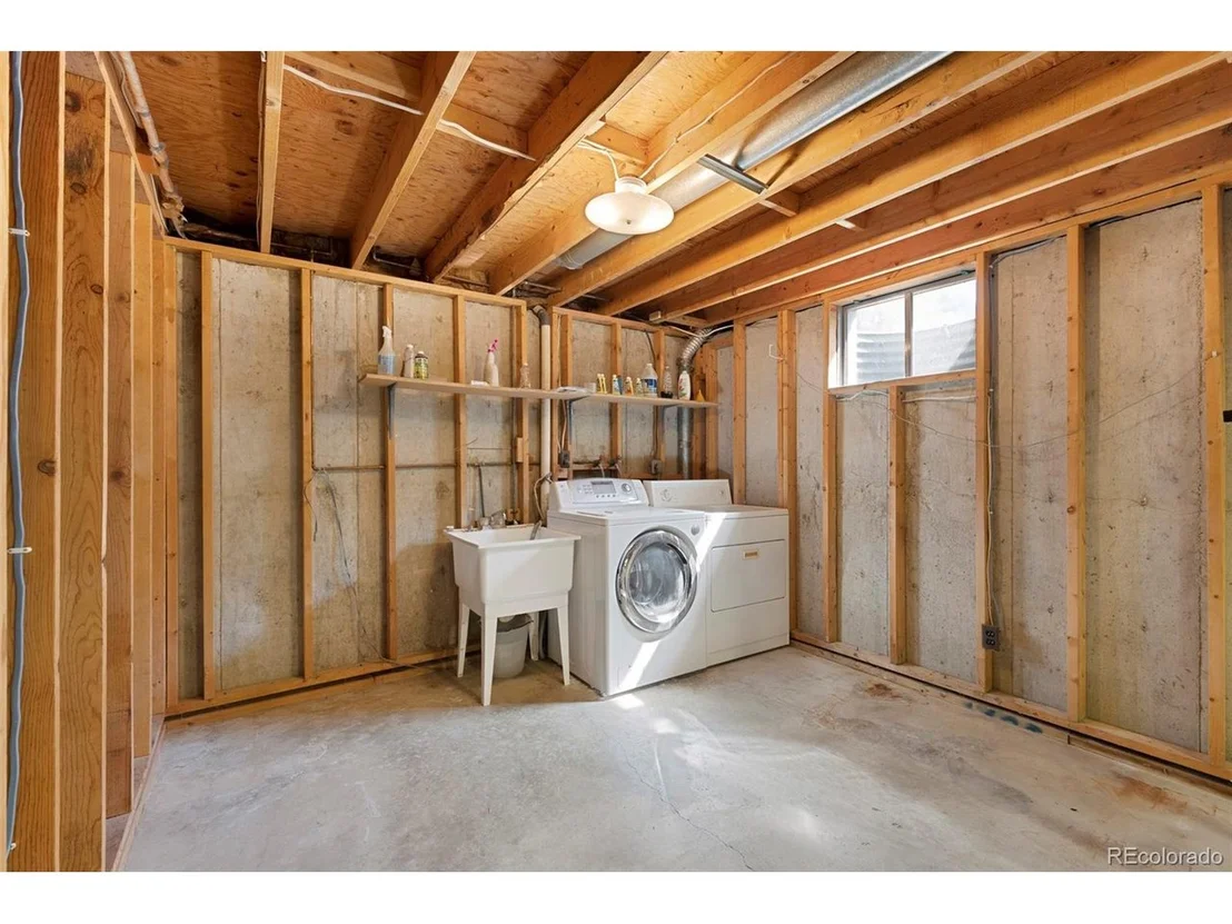Photo of 8797 Iris St
