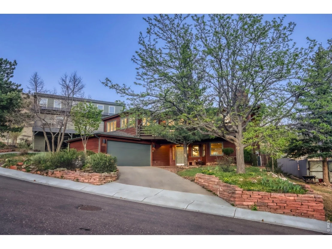 Photo of 122 Longs Peak Dr