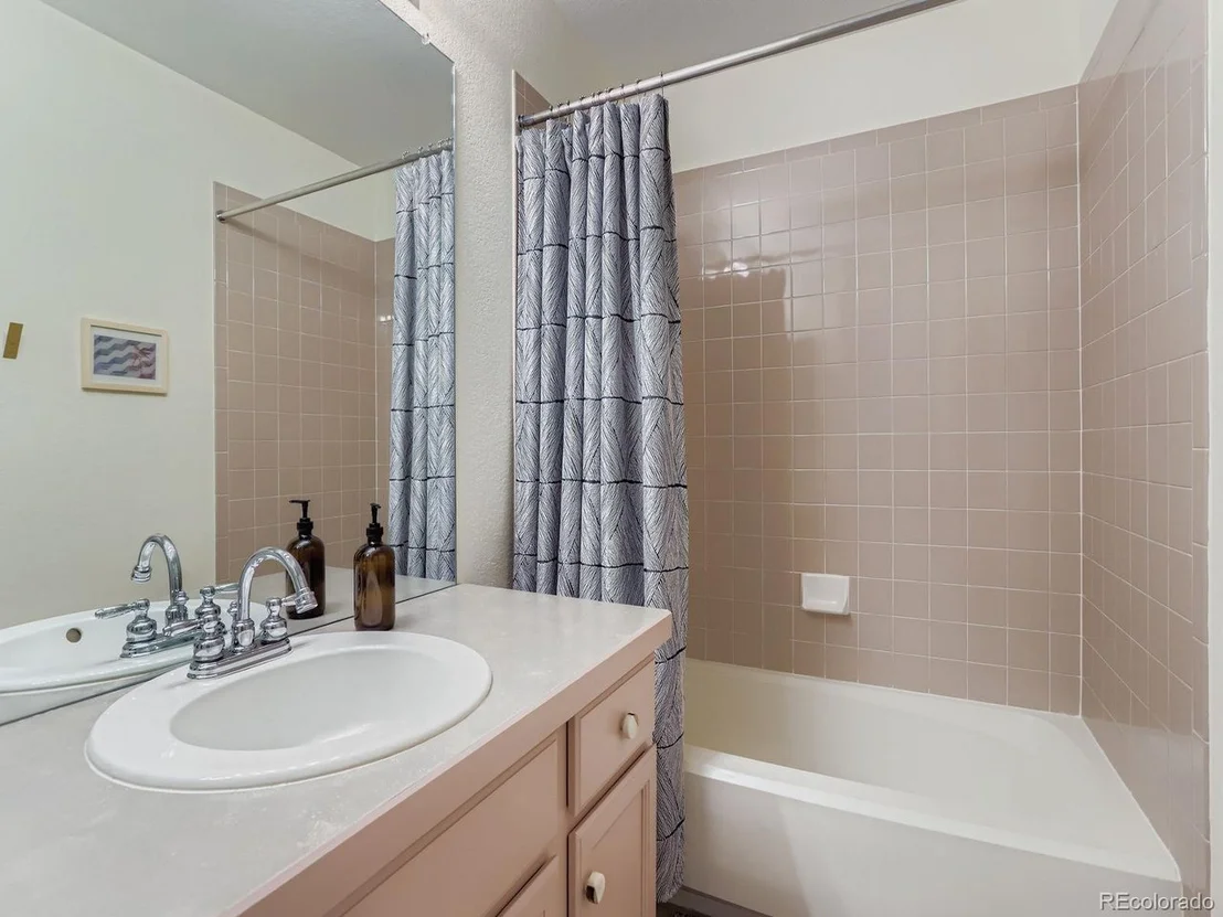 Photo of 4033 Hawthorne Cir