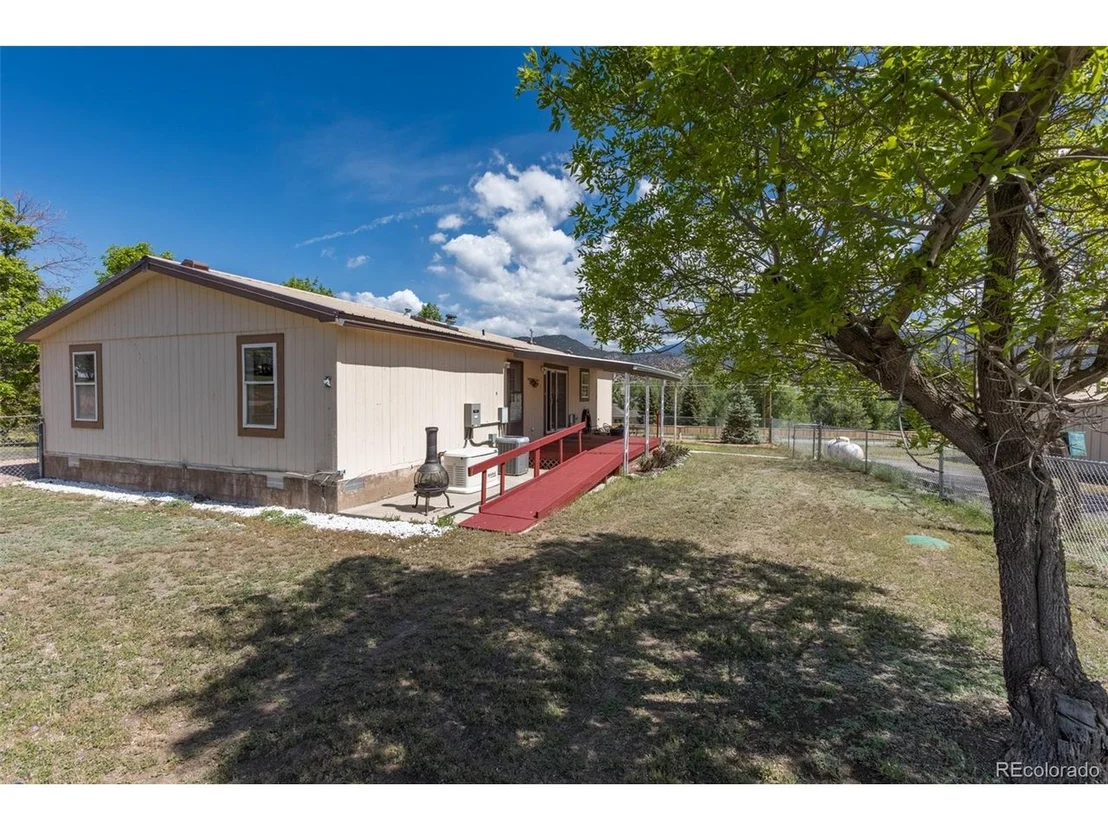 Photo of 246 Loop Dr
