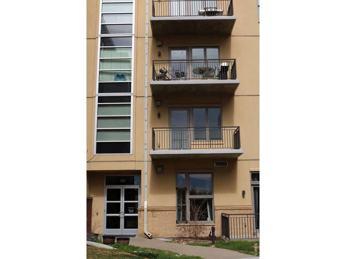 Photo of Unit D319 at 3601 Arapahoe Ave